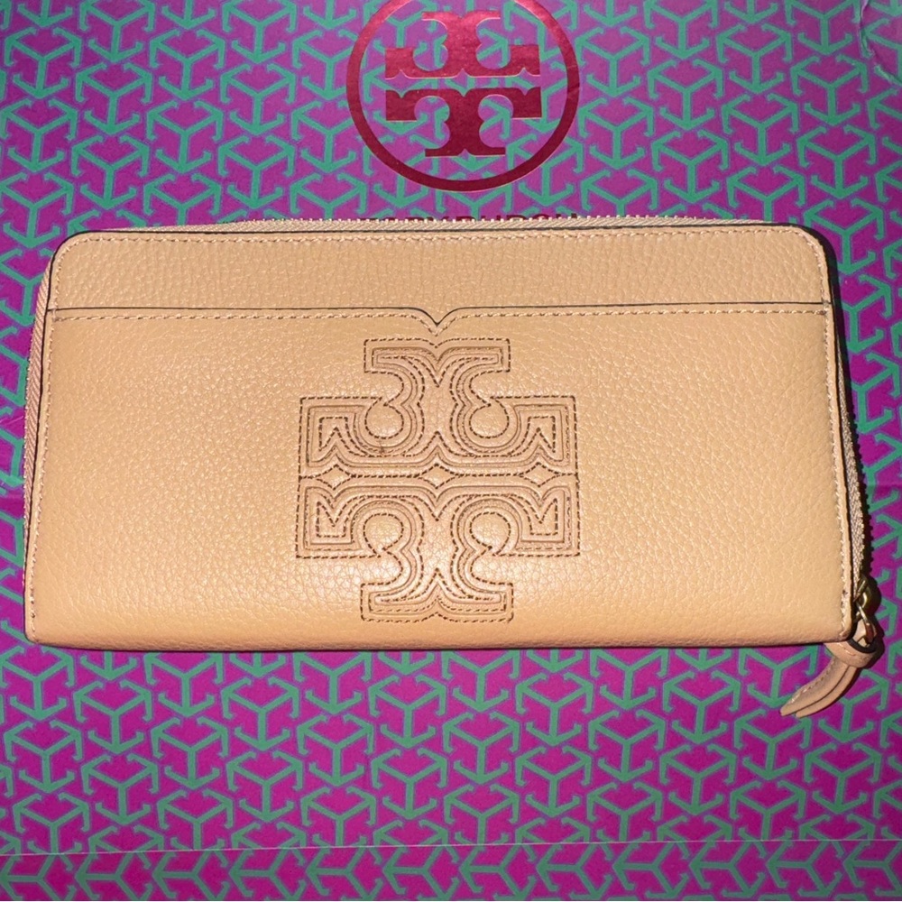 Tory Burch Bombe T Zip Continental Wallet - Picture 10 of 11